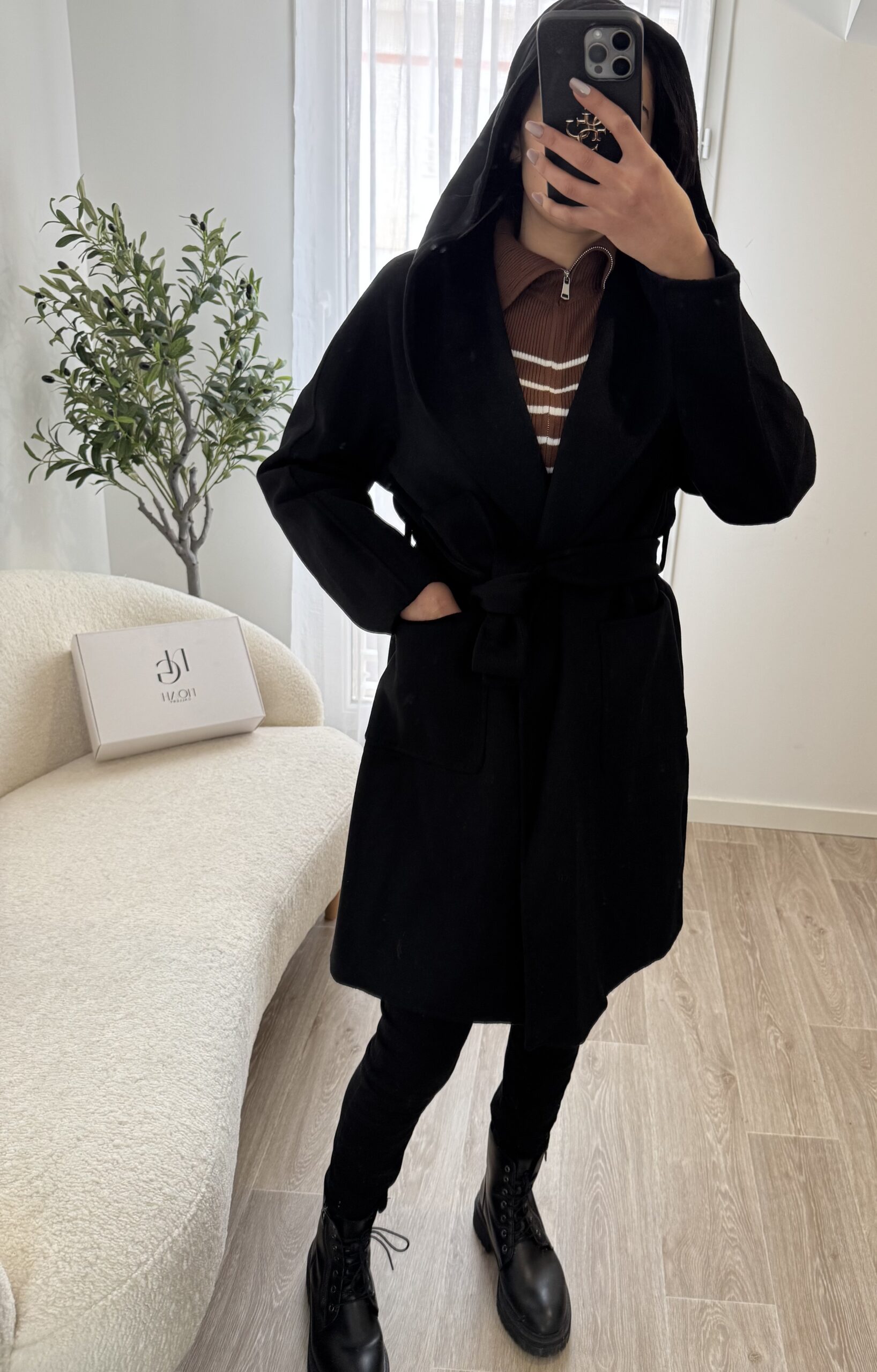 Manteau Noir Avec Capuche – Image 3