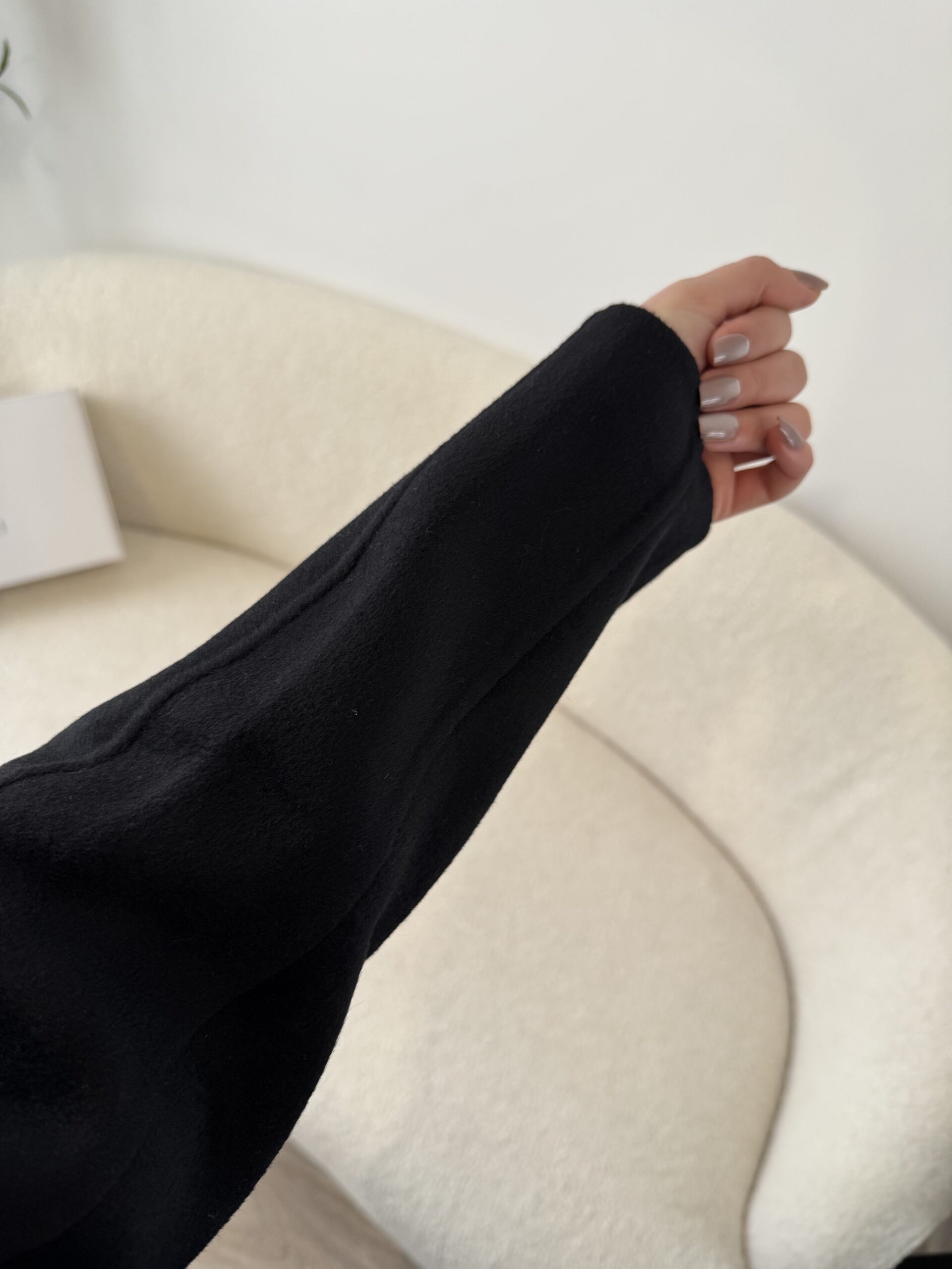 Manteau Noir Avec Capuche – Image 2