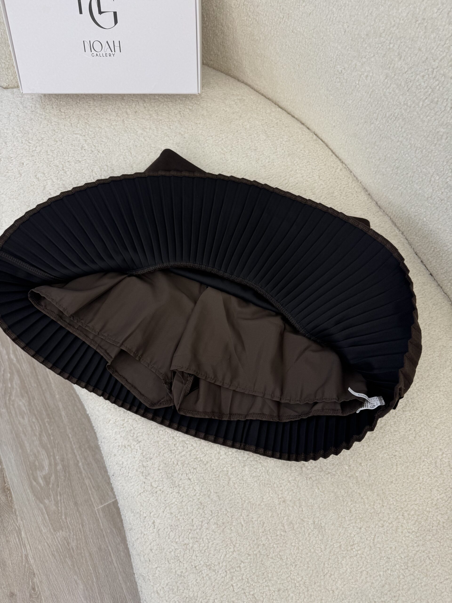 Jupe Courte À Plis Marron – Image 4