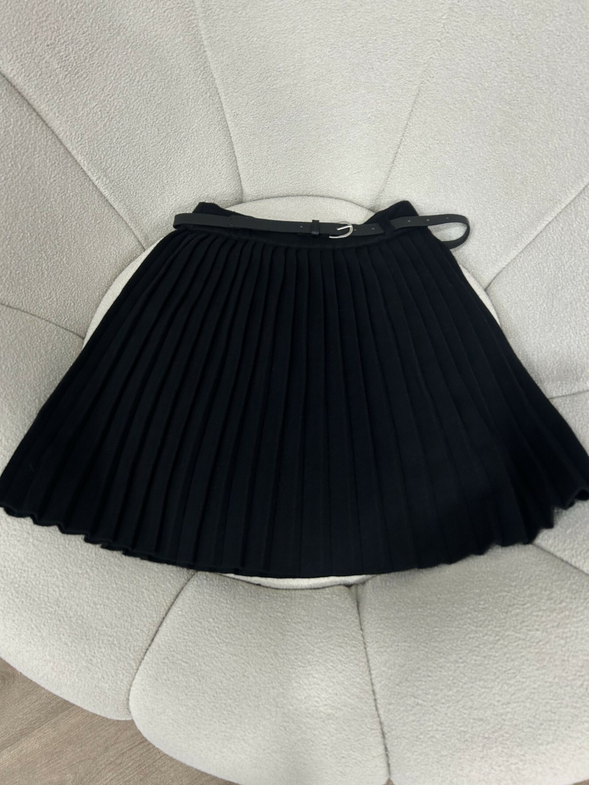 Jupe Noir Plissé Chic – Image 3