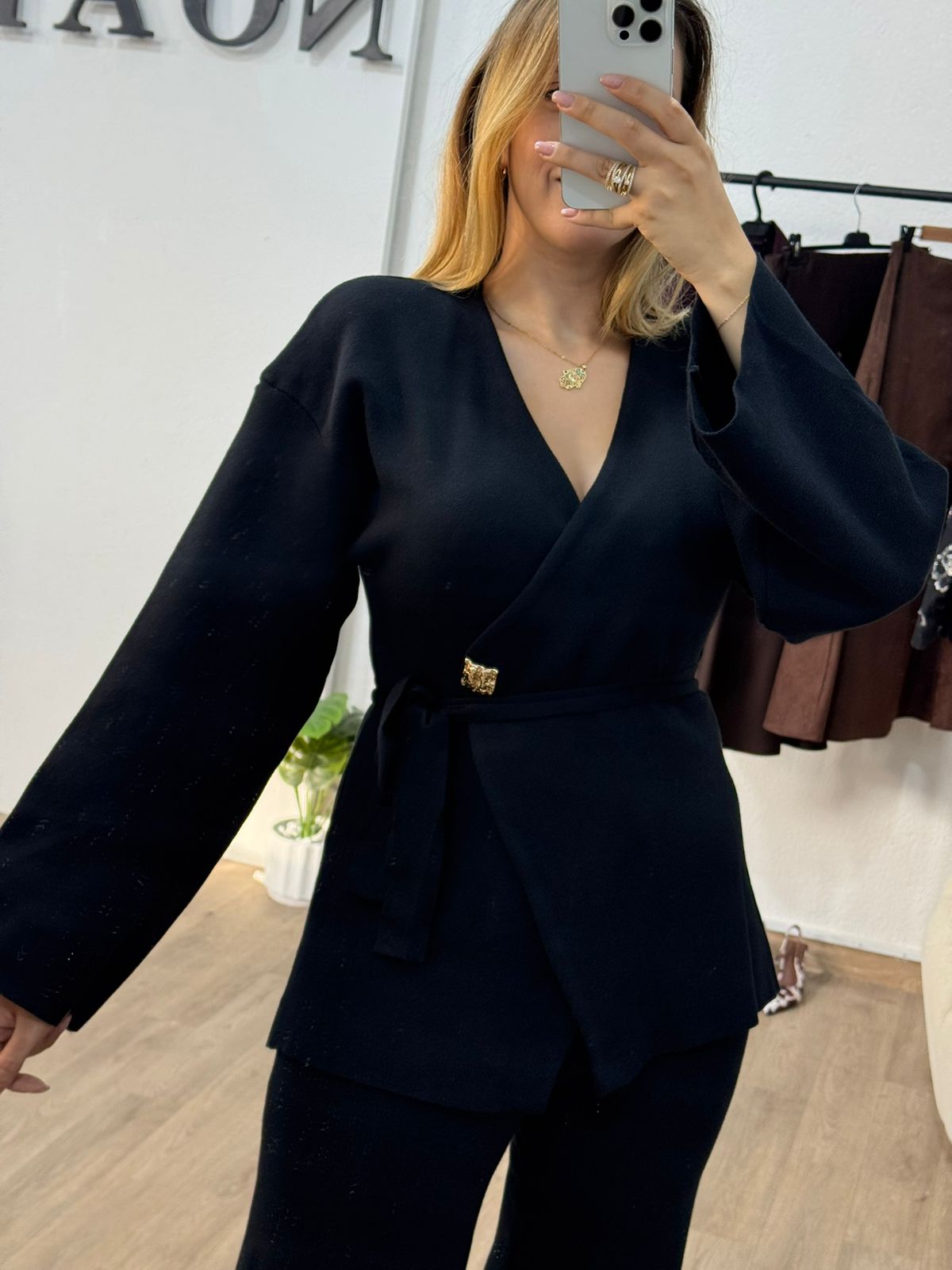 Ensemble Noir Élégance Dorée – Image 5