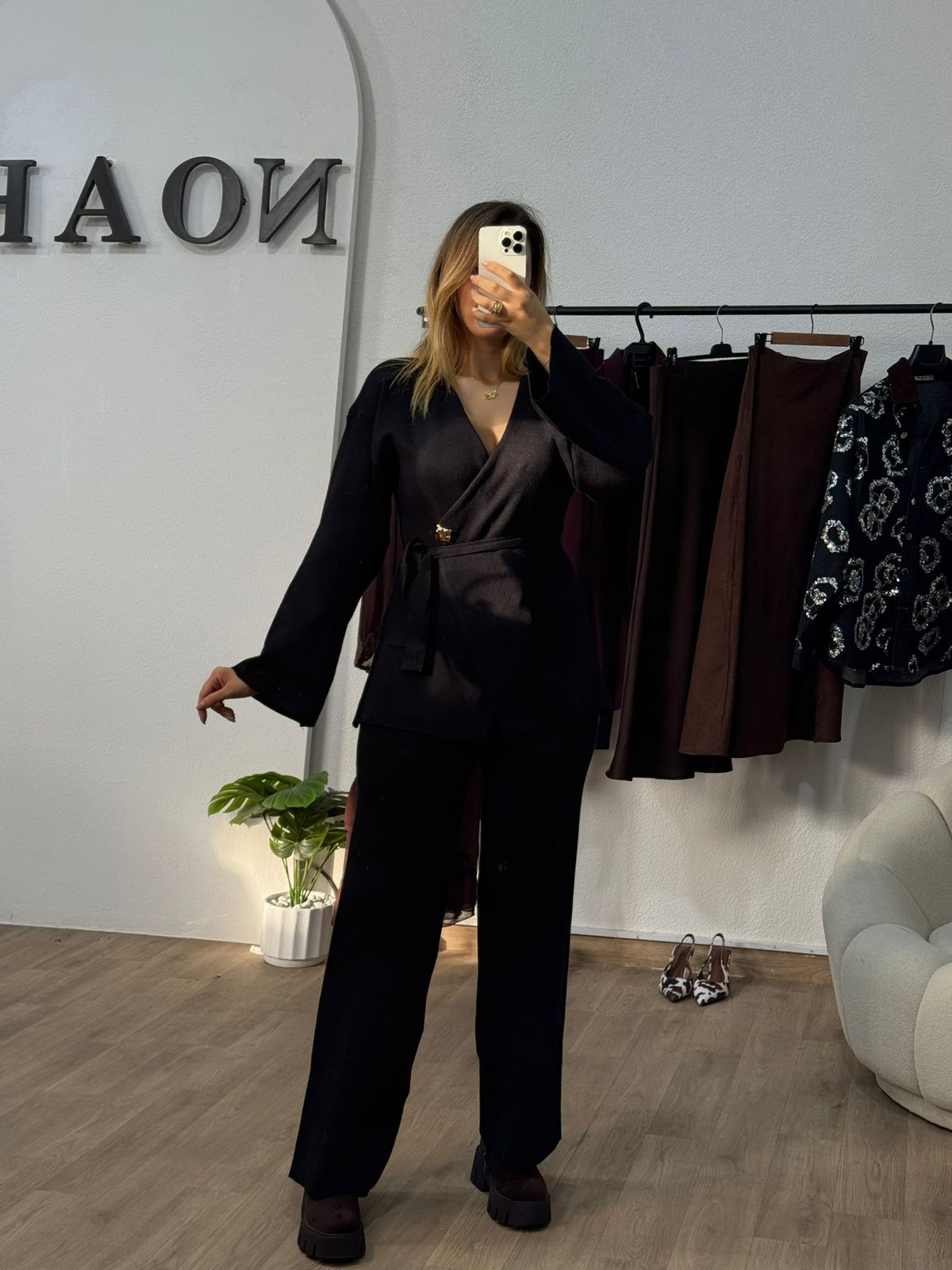 Ensemble Noir Élégance Dorée – Image 3