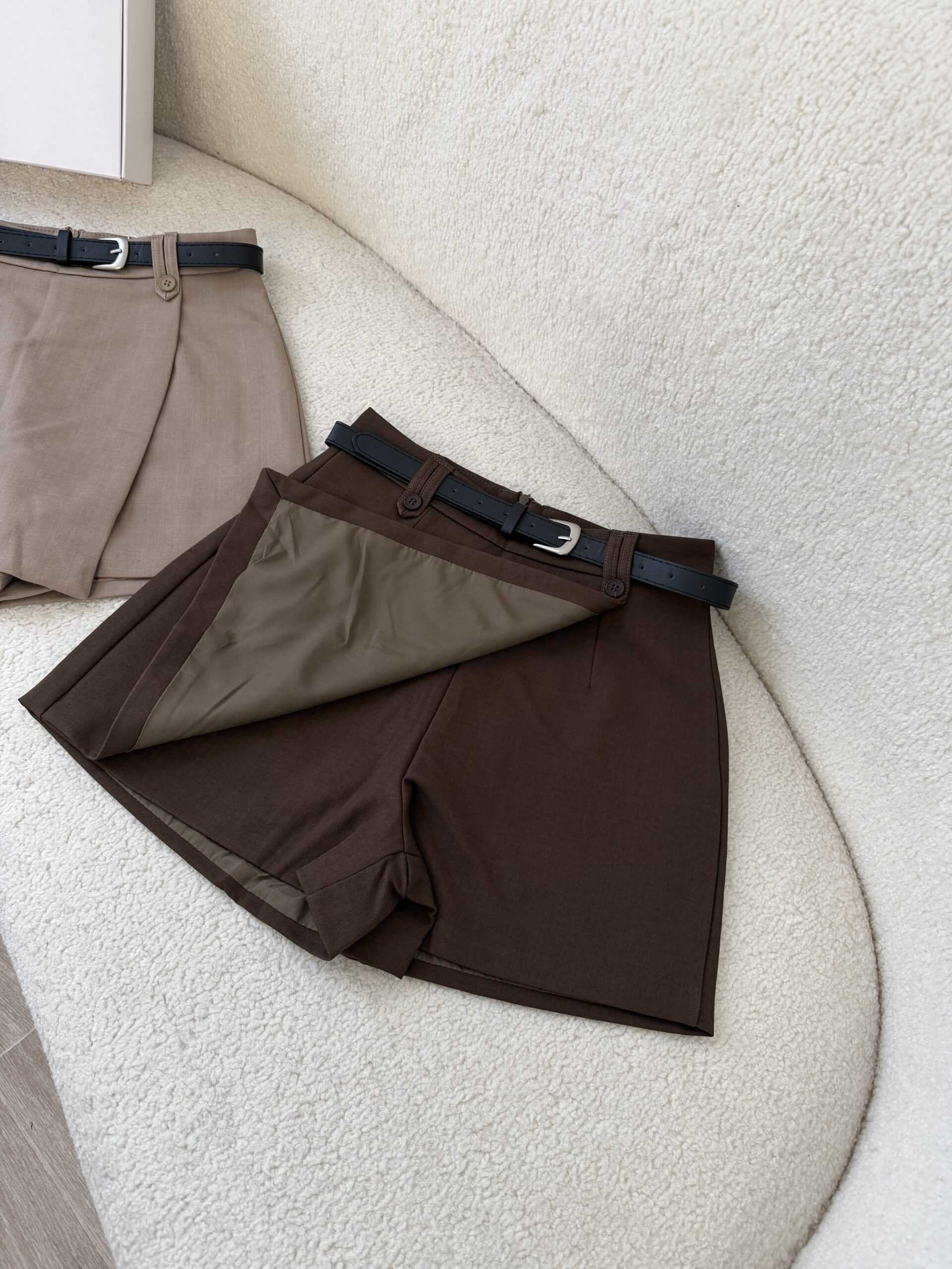 Short Tailleur Chic Ceinturé – Image 5