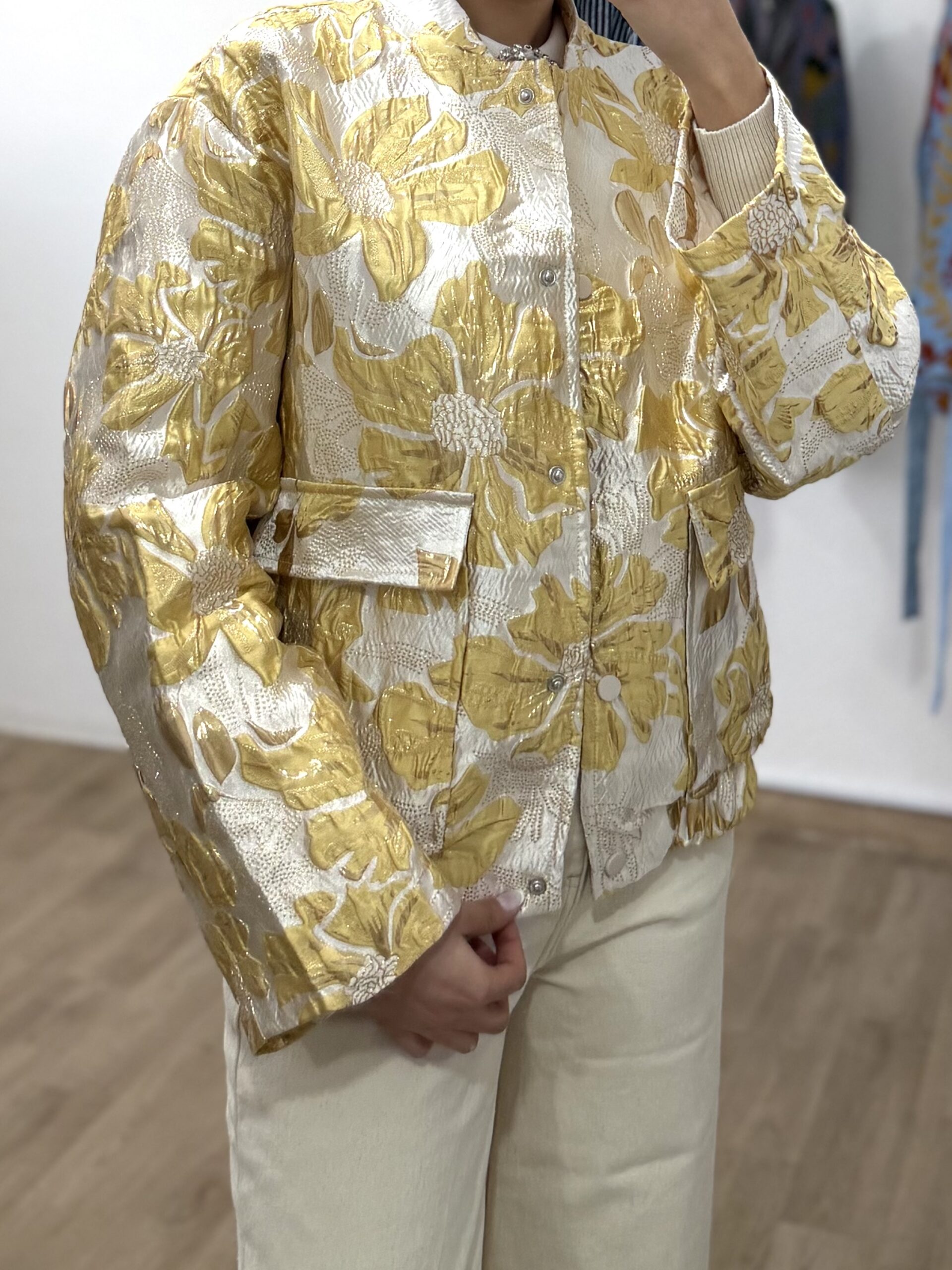Veste Jacquard Dorée Fleurie – Image 2