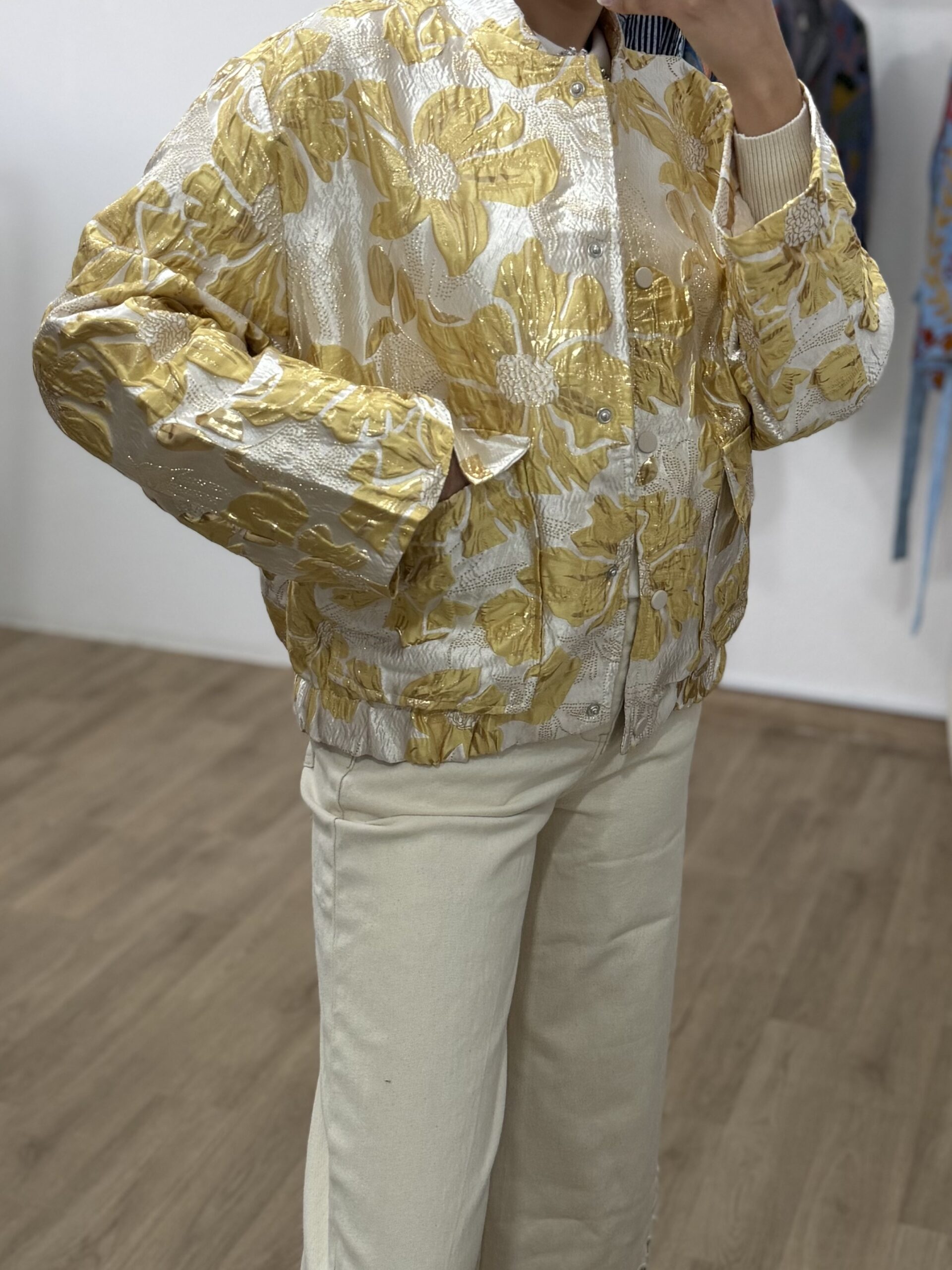 Veste Jacquard Dorée Fleurie – Image 4