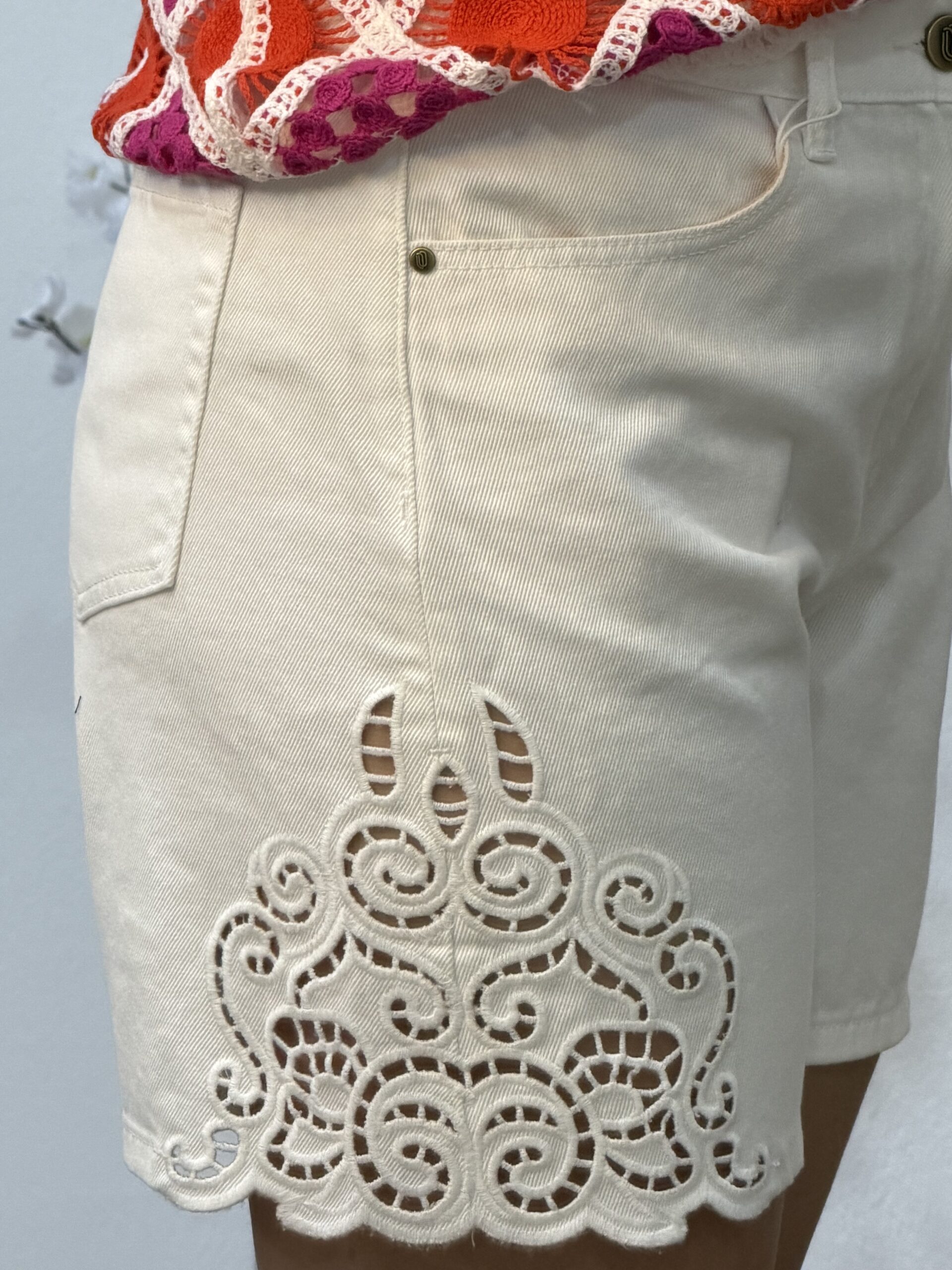 Short Éclat Blanc Brodé – Image 7
