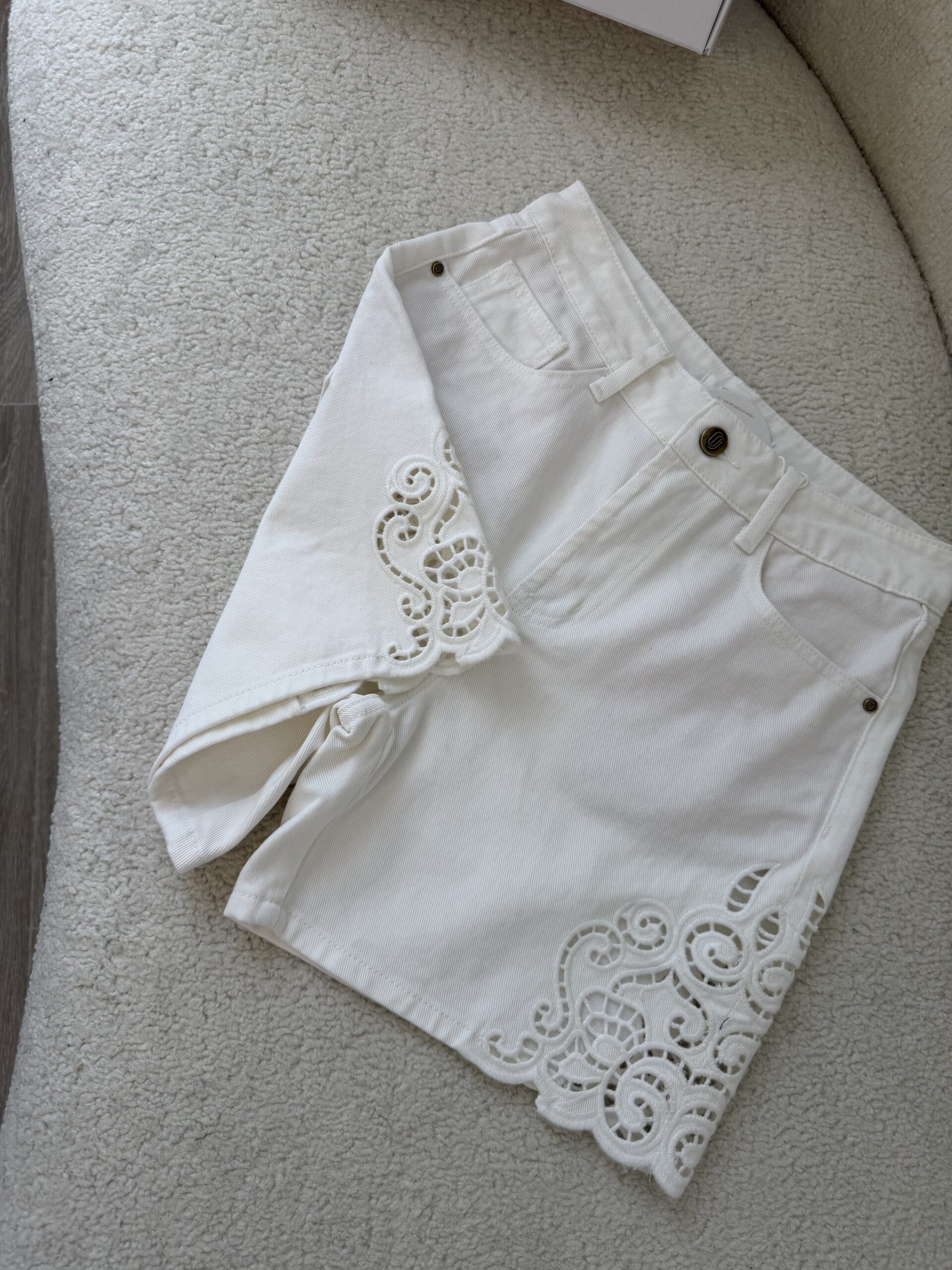 Short Éclat Blanc Brodé – Image 2